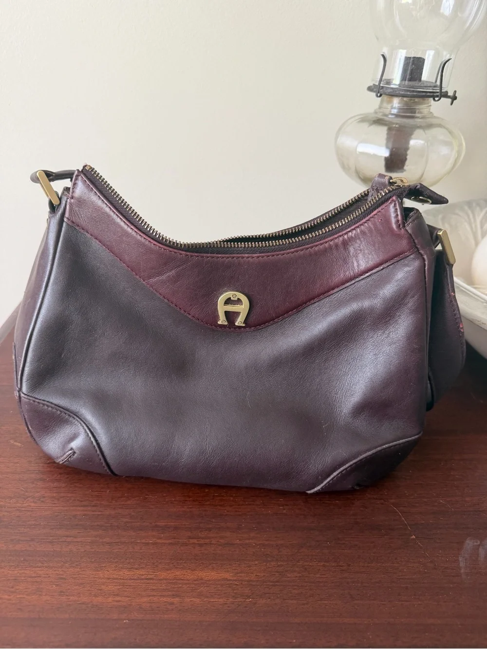 Etienne AignerAugustHobo Shoulder Bag - Deep Burgundy